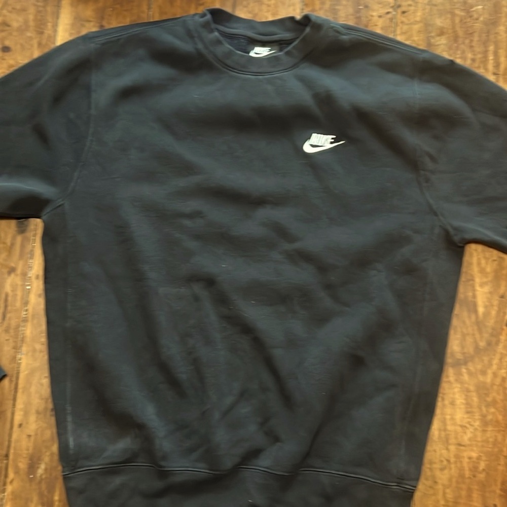 Black men’s XS crew neck Nike sweatshirt